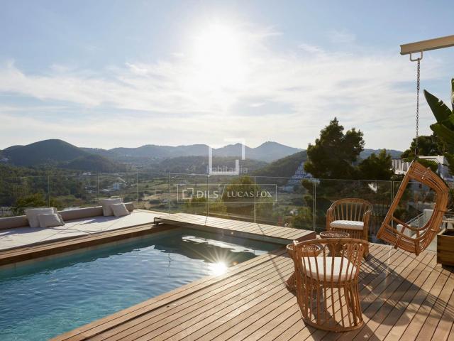 Chalet en venta en Baleares Santa Eulària, Santa Eulària des Riu. Casa villa de 5 dormitorios en venta en Santa Eulalia, Islas Baleares. Chalets Santa.
