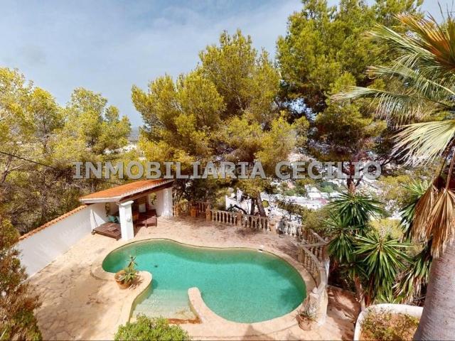 Chalet en venta en Baleares Santa Eulària, Santa Eulària des Riu. ESPECTACULAR CASA CON VISTAS AL MAR Y UN SOLARIUM DE ENSUEÑO!. Chalets Santa.