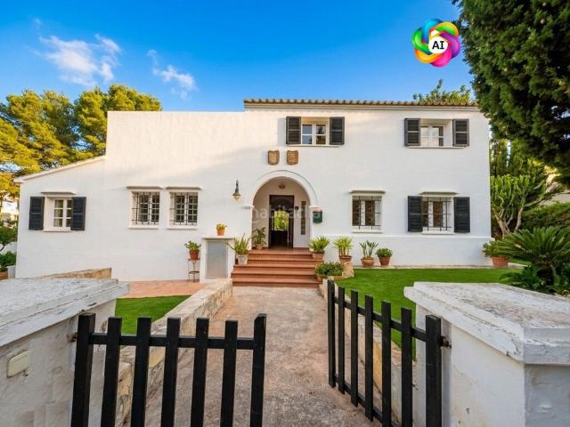 Chalet en venta en Baleares Santanyí, Cala d´Or. Excepcional villa unifamiliar con apartamento independiente en el corazón del prestigioso casco antiguo de Cala dOr. Chalets.
