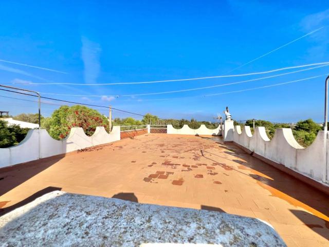 Chalet en venta en Baleares Santanyí, Cala Llombards. Refugio de tranquilidad a pocos pasos del mar con terraza panorámica en Cala Llombards. Chalets.