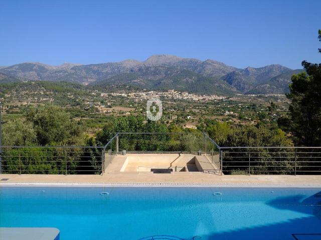 Chalet en venta en Baleares Selva. Exclusiva Propiedad con vistas panorámicas. Chalets.