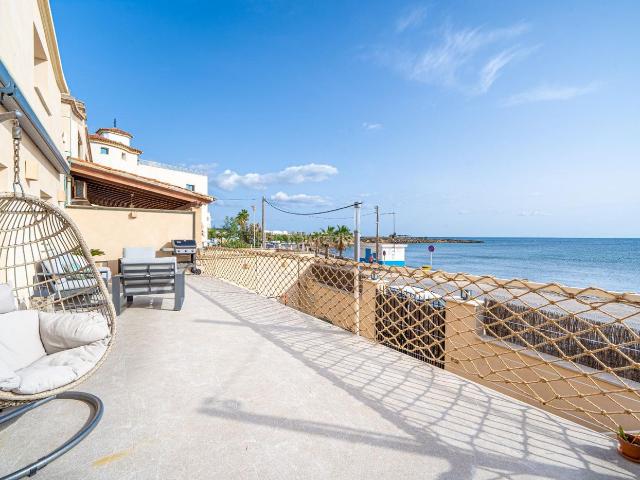 Chalet en venta en Baleares Palma de Mallorca, Es Coll d´En Rabassa. Casa con piscina en primera línea de mar en Cala Gamba. Chalets Palma de.