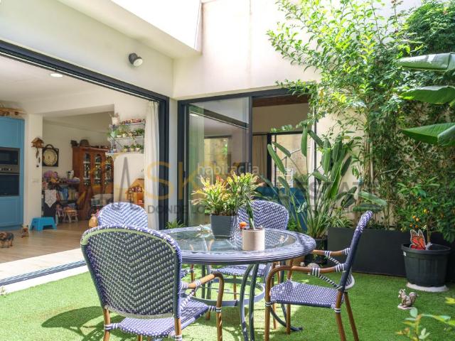 Chalet en venta en Baleares Palma de Mallorca, Marquès de Fontsanta. Sky Real Estate vende Chalet Unifamiliar en Zona de Bons Aires, Palma. Chalets Palma de.