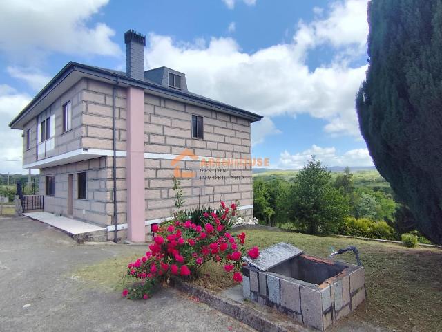 Chalet en venta en Bande. Chalets.