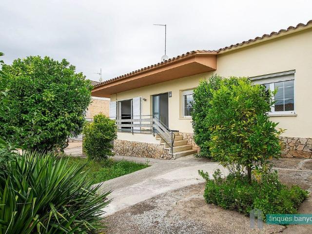 Chalet en venta en Banyoles, de 220 m² 4 habitaciones por 500.000