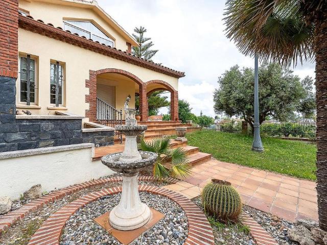 Chalet en venta en Banyeres del Penedès, de 620 m² 4 habitaciones por 649.000