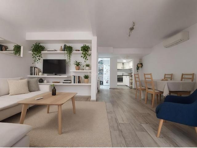 Chalet en venta en Barcelona, El Camp de l´Arpa del Clot. Chalet adosado con terraza. Chalets.
