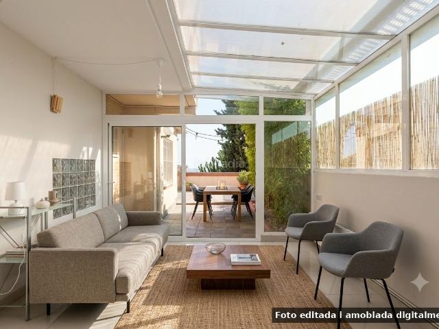 Chalet en venta en Barcelona, La Font d´en Fargues. Casa independiente con terraza y vistas panorámicas a Barcelona y al mar. Chalets.