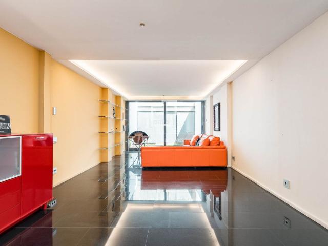 Chalet en venta en Barcelona, Sant Ramon Maternitat. Casa villa de 4 dormitorios con ascensor, parking, jacuzzi y terraza en venta en Les Corts, Barcelona. Chalets.