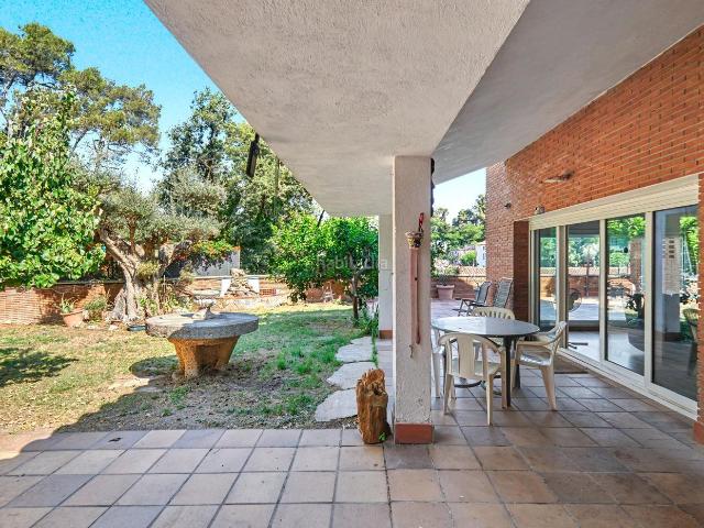 Chalet en venta en Barcelona, Vallvidrera Tibidabo Les Planes. Preciosa casa independiente en Vallvidriera. Chalets.