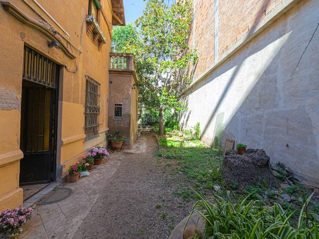 Chalet en venta en Barcelona, Vilapicina Torre Llobeta. Nou Barris al lado de la parada Virrei Amat L5. Chalets.