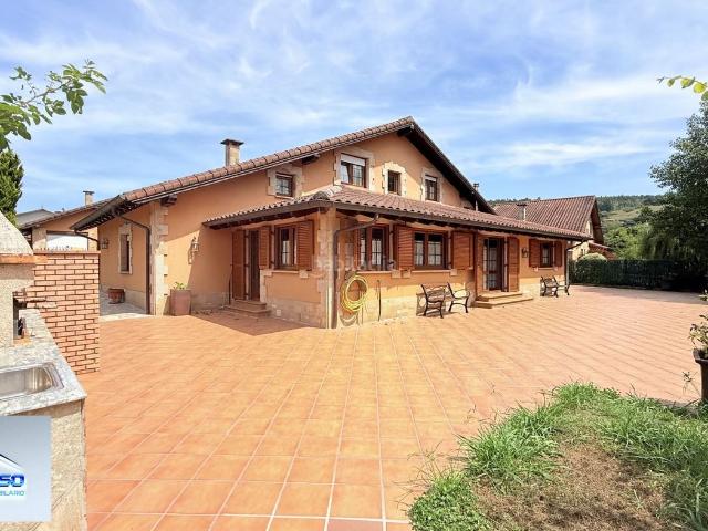 Chalet en venta en Bárcena de Cicero. Chalet Individual en venta en Barcena de Cicero, 5 dormitorios. Chalets Bárcena de.