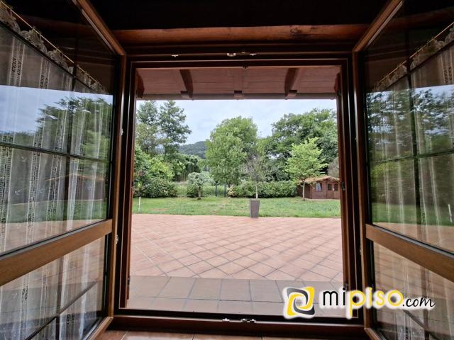Chalet en venta en Bárcena de Cicero. Espectacular Chalet Independiente en Bárcena de Cicero!Gran parcela de 1.200 m, diseño exclusivo y ubicación estratégica cerca de. Chalets Bárcena de.