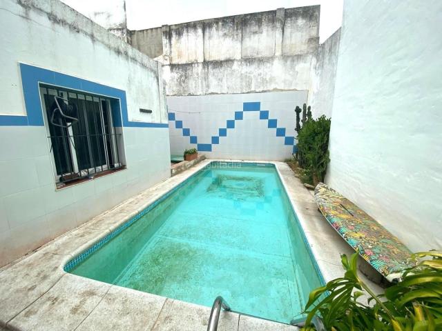 Chalet en venta en Barbate, Barbate. Casa independiente muy amplia con piscina en el centro de Barbate. Chalets.