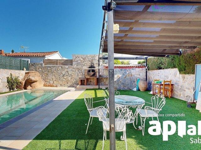 Chalet en venta en Barbera del Vallès, de 110 m² 4 habitaciones por 570.000