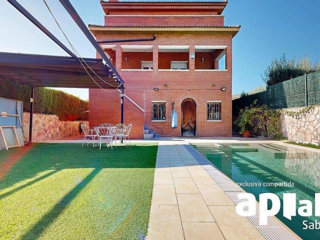 Chalet en venta en Barbera del Vallès, de 110 m² 4 habitaciones por 570.000