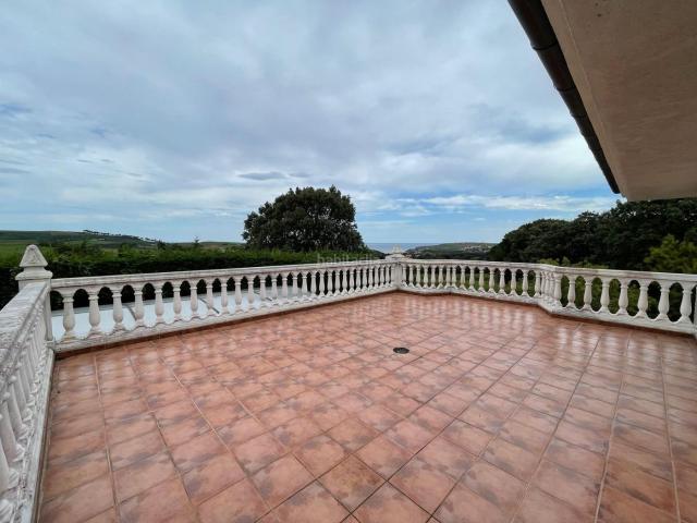 Chalet en venta en Bareyo, Ajo. chalet independiente. Chalets.