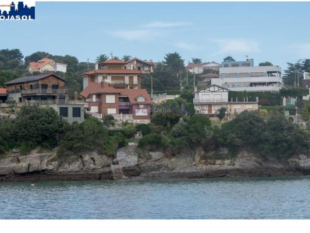 Chalet en venta en Bareyo, Ajo. Ref.000616 Chalet individual con vistas al mar dispone de su propio embarcadero y salida directa a la playa. Chalets.