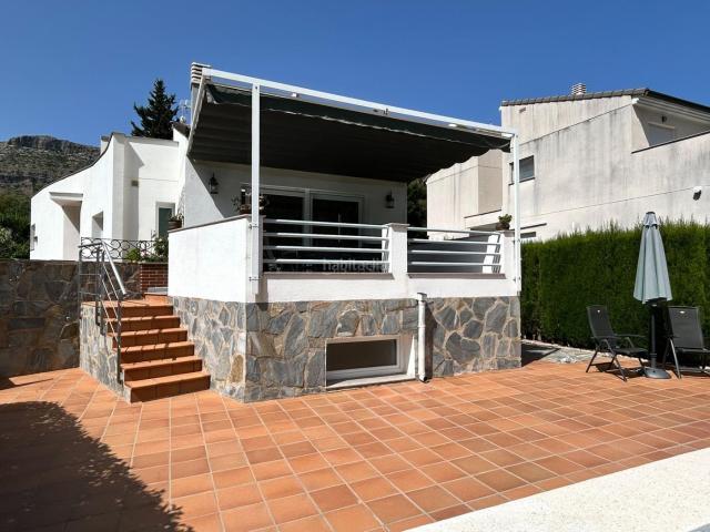 Chalet en venta en Barx. Espectacular chalet independiente con vistas a la montaña. Chalets.