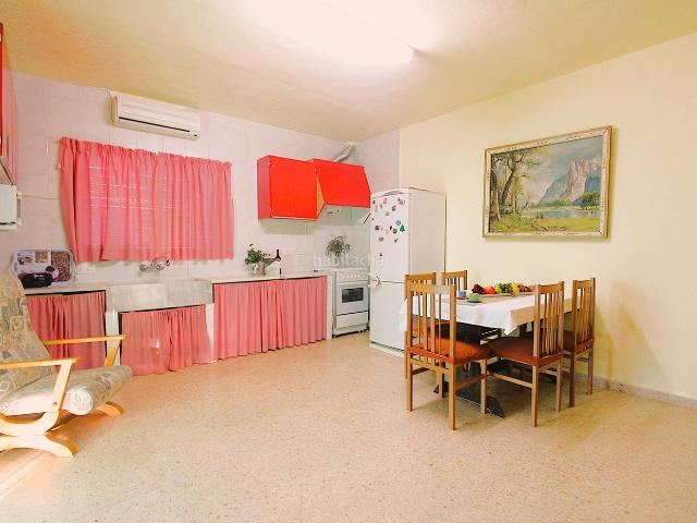 Chalet en venta en Bétera, Camí de Paterna Lloma del Calderer. Amplio terreno con frutales, piscina y casita construida. Chalets.