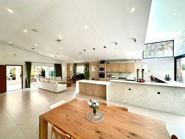 Chalet en venta en Bétera, Centro. VILLA DE LUJO AISLADA EN BÉTERA. Chalets.