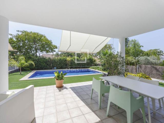 Chalet en venta en Bétera, Torre en Conill Cumbres de San Antonio. Casa de 4 dormitorios con piscina en venta en Torre en Conill, Bétera, Valencia. Chalets.