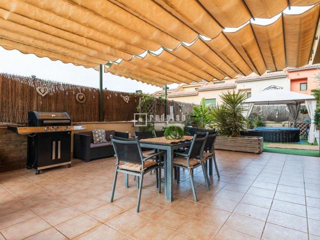 Chalet en venta en Bétera, Torre en Conill Cumbres de San Antonio. ESPECTACULAR CHALET ADOSADO CON TERRAZA DE 120M2. Chalets.