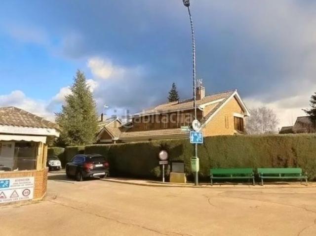 Chalet en venta en Becerril de la Sierra. Estupenda casa construcción de las mejores, estilo LEVITT. Chalets Becerril de la.