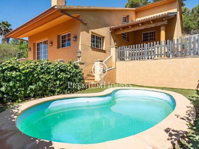 Chalet en venta en calle Duero, Begues, de 118 m² 4 habitaciones por 565.000