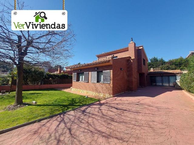 Chalet en venta en Begues, de 230 m² 5 habitaciones por 665.000