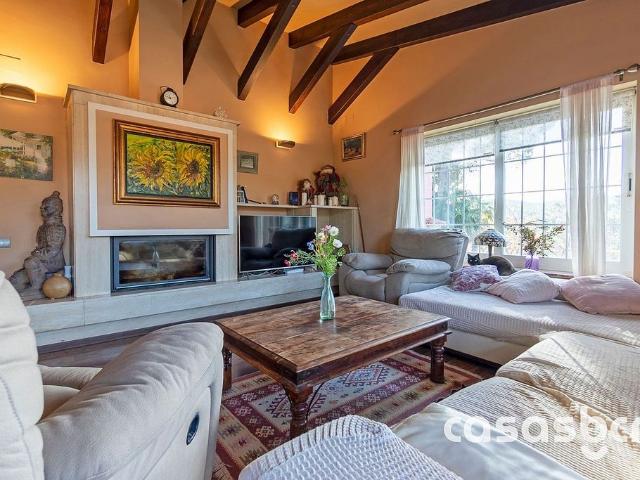 Chalet en venta en Begues, de 381 m² 5 habitaciones por 650.000
