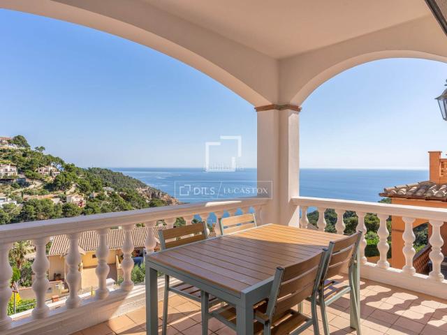 Chalet en venta en Begur, Aiguafreda Sa Tuna Costa Brava. Casa de 4 dormitorios con vistas al mar, jardín, piscina comunitaria y garaje doble en Sa Tuna, Begur. Chalets.
