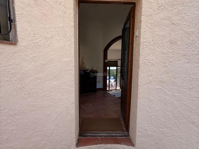 Chalet en venta en Begur, Aiguafreda Sa Tuna Costa Brava. Casa independiente con vistas al mar, terraza amplia y espacio independiente en planta baja. Chalets.