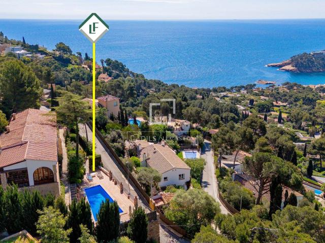 Chalet en venta en Begur, Fornells Aiguablava Costa Brava. Villa de 5 dormitorios con vistas al mar y licencia turística en venta en Aiguablava, Costa Brava. Chalets.
