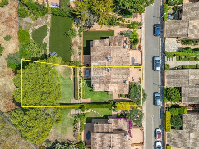 Chalet en venta en Begur, Fornells Aiguablava Costa Brava. Acogedora casa mediterránea de 3 dormitorios con vistas frontales al mar y a poca distancia a pie de la playa, en Aiguablava. Chalets.
