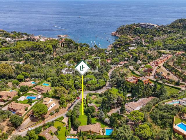 Chalet en venta en Begur, Fornells Aiguablava Costa Brava. Encantadora villa con jardín y piscina privada, a escasa distancia de la idílica cala dAiguablava, en la ubicación más privilegiad. Chalets.