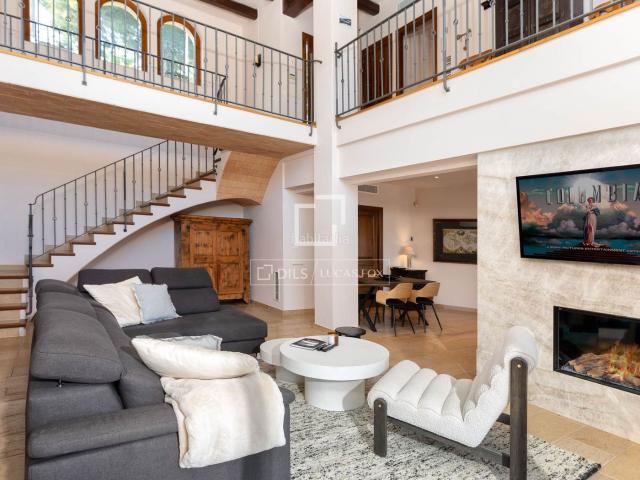 Chalet en venta en Begur, Sa Riera Sa Fontansa Costa Brava. Excelente villa de 4 dormitorios en segunda línea de mar, con vistas al mar y licencia turística, en Sa Riera, Begur. Chalets.