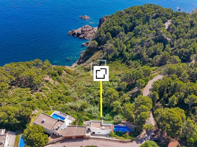 Chalet en venta en Begur, Sa Riera Sa Fontansa Costa Brava. Villa en primera línea en Sa Riera con vistas abiertas al mar, piscina, 5 dormitorios y licencia turística. Chalets.