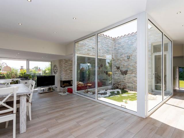 Chalet en venta en Bellaterra. ARQUITECTURA CONTEMPORÁNEA, PRIVACIDAD ABSOLUTA Y MONTAÑA A 20 DE BARCELONA. Chalets.