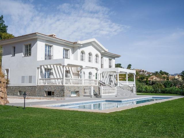 Chalet en venta en Benahavís, Montemayor Marbella Club. Villa de lujo de 6 dormitorios, 7 baños y vistas al mar. Marbella Club Resort. Chalets.