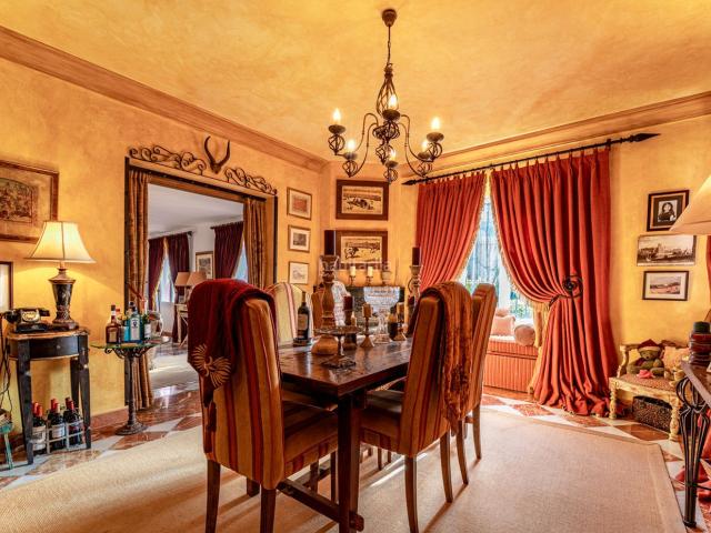 Chalet en venta en Benahavís, Benahavís pueblo. Exclusiva Villa de Lujo con Vistas al Golf. Chalets.