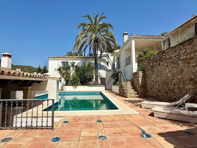 Chalet en venta en Benahavís, Benahavís pueblo. Villa o Chalet independiente exclusivo en Benahavís. Chalets.