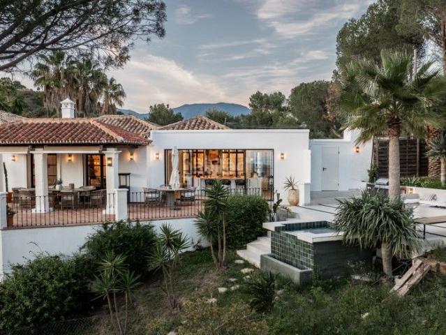 Chalet en venta en Benahavís, El Madroñal. Chalets.