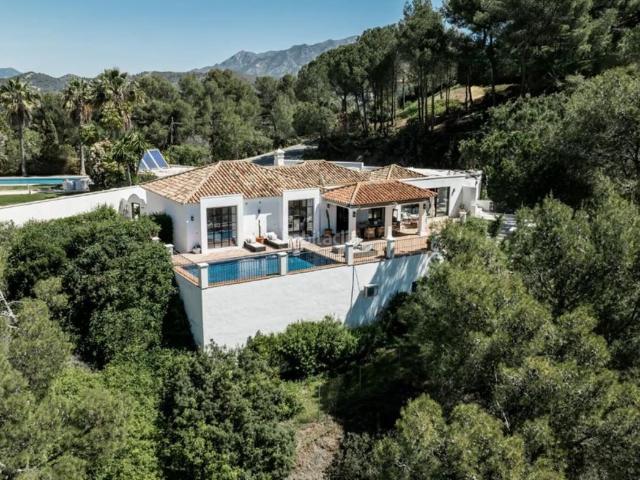 Chalet en venta en Benahavís, El Madroñal. Chalets.
