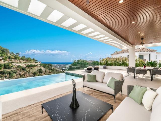 Chalet en venta en Benahavís, El Madroñal. Chalets.