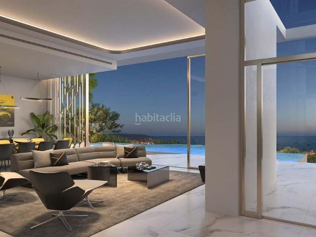 Chalet en venta en Benahavís, El Paraíso. Villa de lujo de 4 dormitorios y 4 baños con vistas al Golf. Benahavís. Chalets.