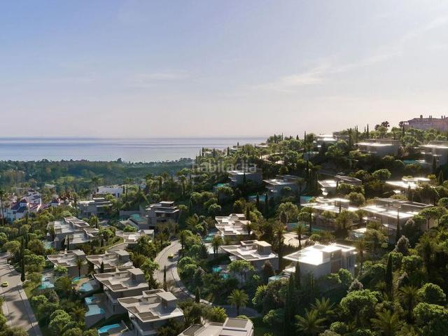 Chalet en venta en Benahavís, El Paraíso. Villa de lujo de 6 dormitorios y 7 baños con vistas al Golf y al Mar. Benahavís. Chalets.