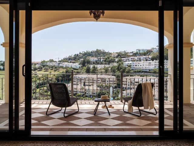 Chalet en venta en Benahavís, La Quinta. Villa de 5 dormitorios, 5 baños con espectaculares vistas panorámicas. La Quinta, Benahavís. Chalets.
