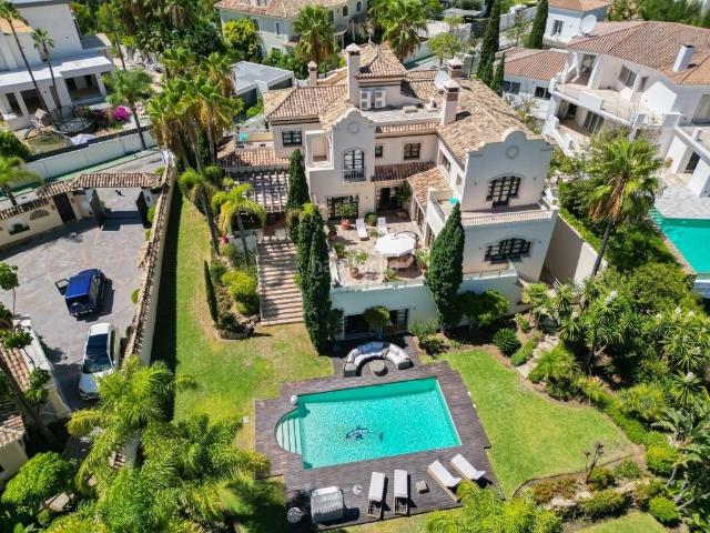 Chalet en venta en Benahavís, La Quinta. Villa de lujo de 4 dormitorios, 5 baños y vistas al Golf. La Quinta, Benahavís. Chalets.