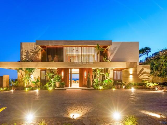 Chalet en venta en Benahavís, La Quinta. Marbella Benahavis Exquisita villa de lujo con acabados de primera línea y vistas panorámicas al mar. Chalets.